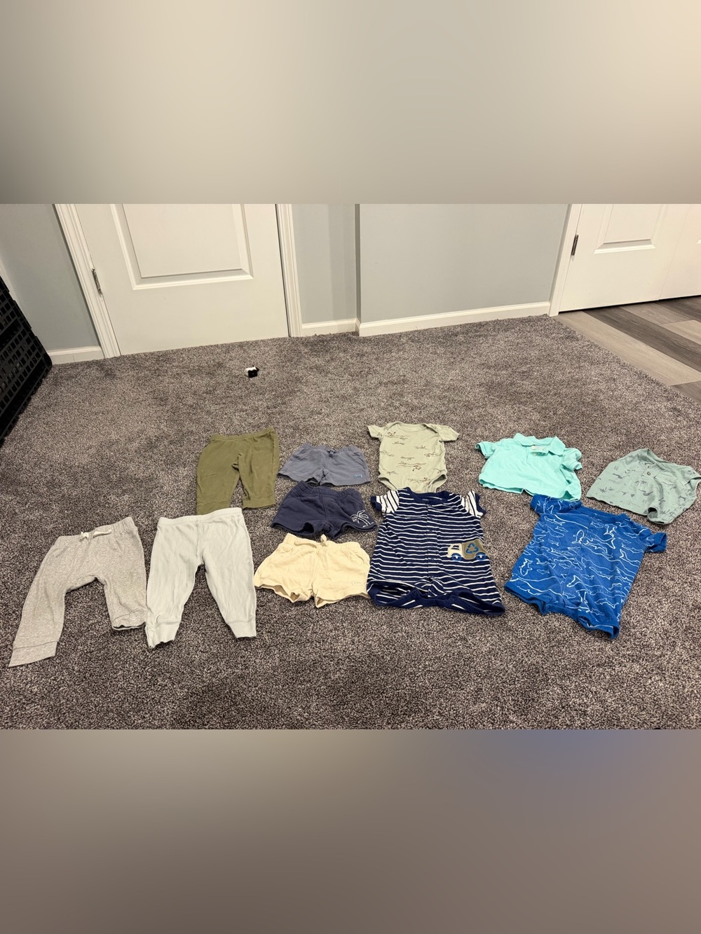 Boy’s 9-12 mo lot of shorts, bodysuits, Rompers, pants in play condition